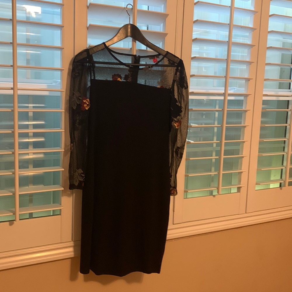 Adorable Vince Camuto dress lined